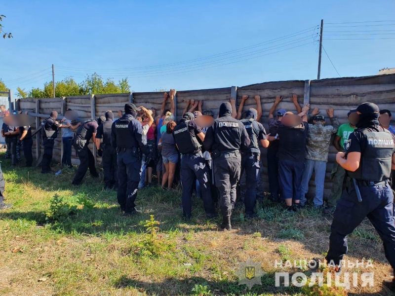 На Харківщині на журналістів напали під час прямого ефіру: з'явилися фото і відео