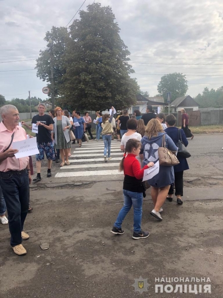 На Харківщині вчителі виступили проти "переселення" шкіл
